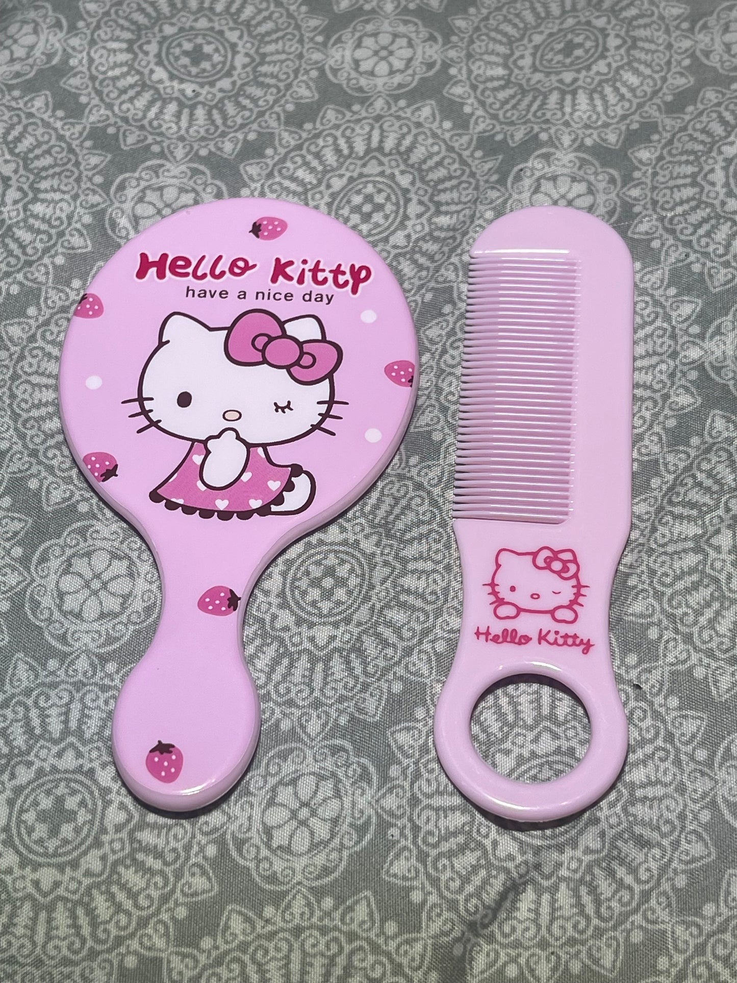 Hello kitty heart shy mirror y comb