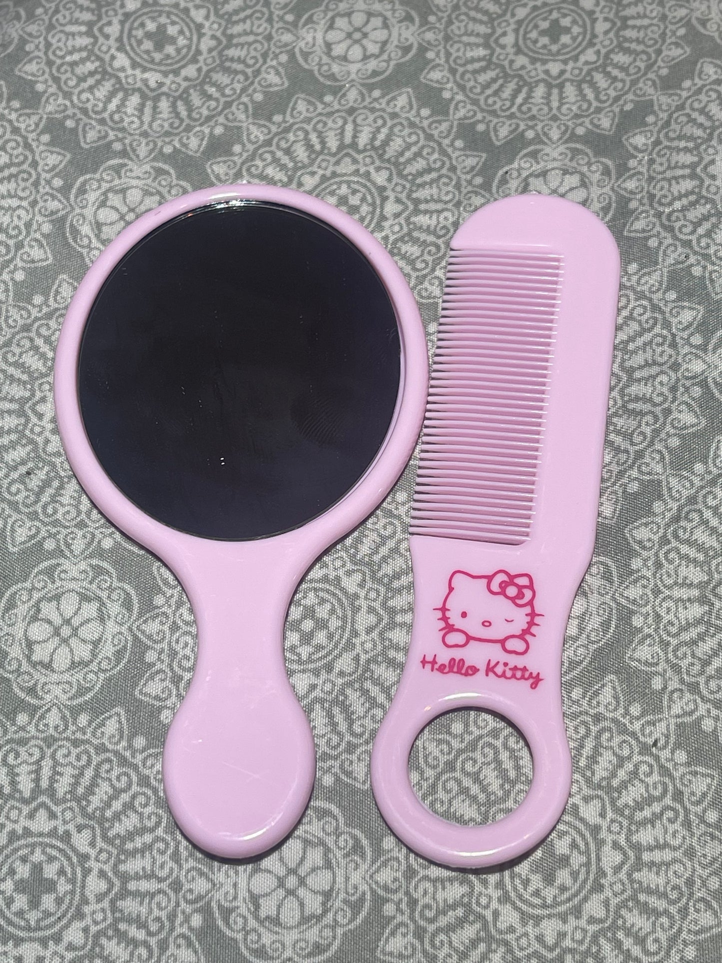 Hello kitty heart mirror y comb