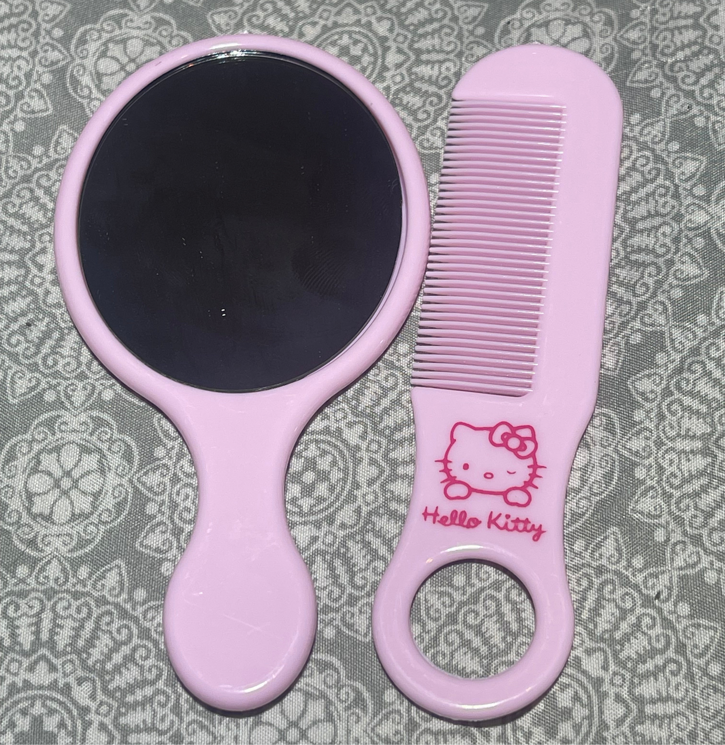 Hello kitty heart shy mirror y comb